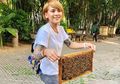 Selalu Tomboy, Ini 5 Penampilan Feminin Evelin Anjani Berhijab