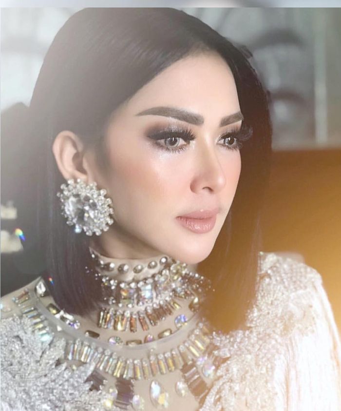 Gaya make up Syahrini