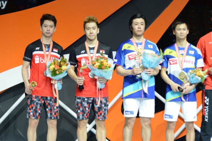 Podium ganda putra pada Kejuaraan Asia 2019, di Wuhan Sports Center Gymnasium, Wuhan, China, Minggu (28/4/2019). (ki-ka) Kevin Sanjaya Sukamuljo/Marcus Fernaldi Gideon (Indonesia), Hiroyuki Endo/Yuta Watanabe, Kang Min-hyuk/Kim Jae-hwan (Korea Selatan).