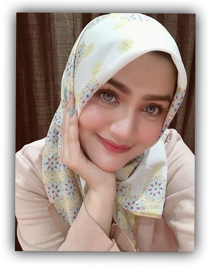 Hilda Vitria putuskan berhijab