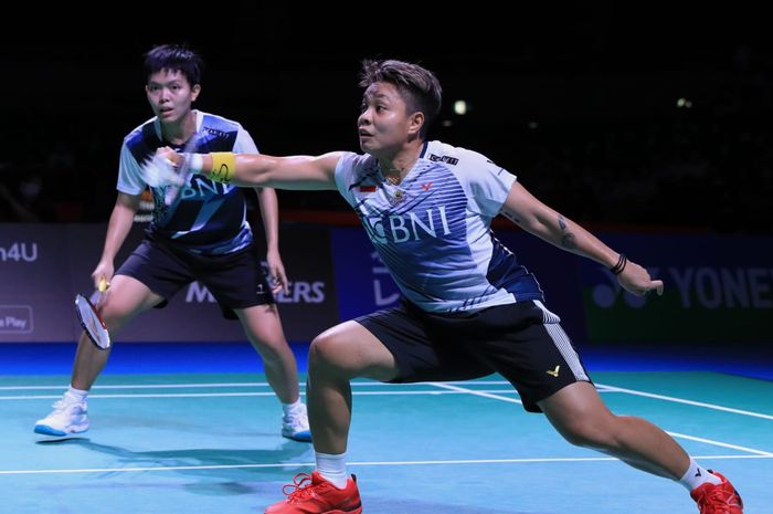 Pasangan ganda putri Indonesia, Apriyani Rahayu/Siti Fadia Silva Ramadhanti, saat berlaga melawan Chen Qing Chen/Jia Yi Fan (China) pada perempat final Japan Open 2022 di Maruzen Intec Arena Osaka, Osaka, Jepang, Jumat (2/9/2022).