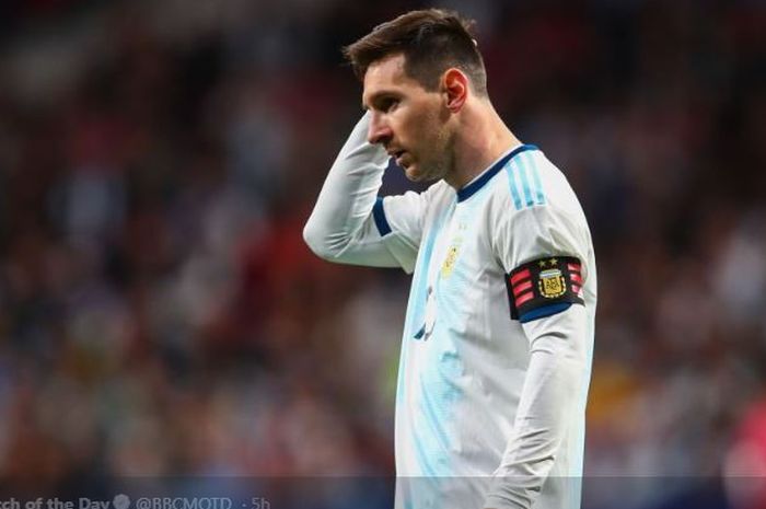 Ekspresi kapten timnas Argentina, Lionel Messi, dalam laga persahabatan kontra Venezuela di Stadion Wanda Metropolitano, Madrid, 22 Maret 2019. 