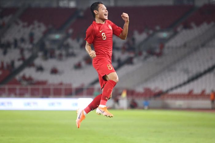 Evan Dimas melakukan selebrasi gol paa laga timnas Indonesia vs Vanuatu di Stadion Utama Gelora Bung Karno, Sabtu (15/6/2019).