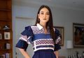 Cantiknya Luna Maya Saat Kenakan Mukena dengan Wajah Polos Tanpa Make Up