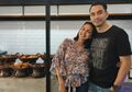 Dari Bola ke Bos Kuliner, Uniknya Restoran Padang Milenial Milik Darius Sinathrya dan Donna Agnesia