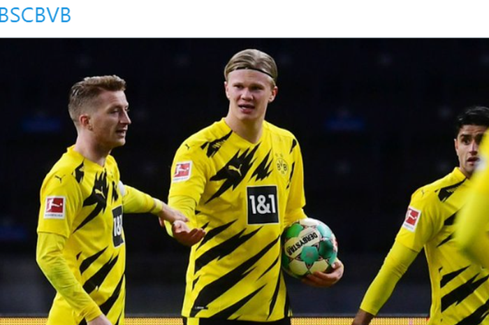 Erling Haaland (tengah) menjadi aktor utama dalam kemenangan 5-2 Borussia Dortmund atas Hertha Berlin usai mencatatkan quattrick alias memborong empat gol.