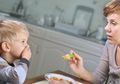 Anak Anda Susah Makan? Ini Tips Mengatasinya, Salah Satunya Sang Ibu Komitmen Menemaninya