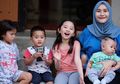 Cara Zaskia Adya Mecca Ladeni Rasa Penasaran Anak yang Tinggi