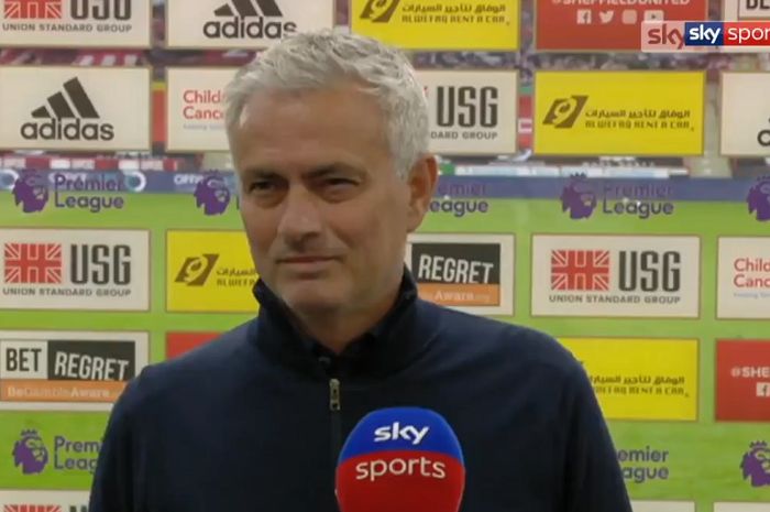 Pelatih Tottenham Hotspur, Jose Mourinho, berbicara seusai timnya kalah dari Sheffield United dalam laga Liga Inggris di Stadion Bramall Lane, Kamis (2/7/2020).
