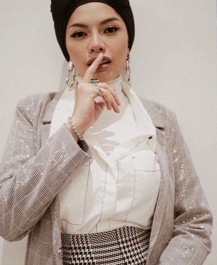 Nikita Mirzani mengaku dibayar saat nyinyir
