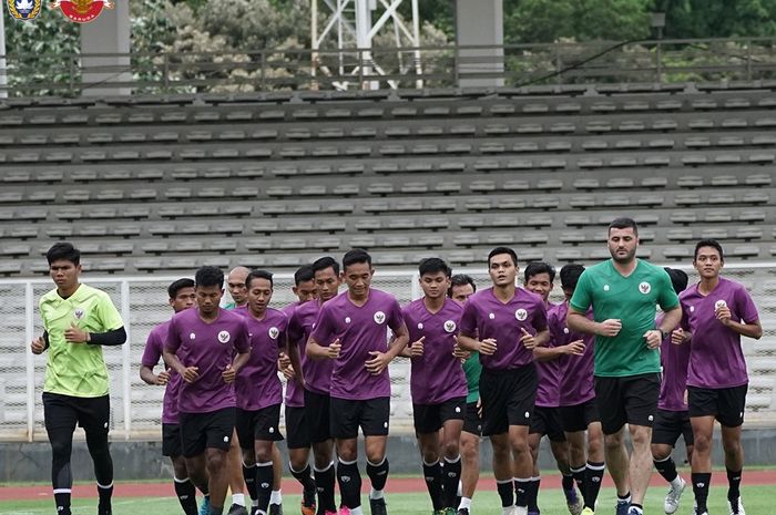 Timnas Indonesia batal mengikuti Piala AFF U-23 akibat COVID-19. 