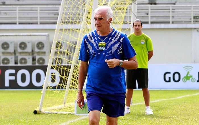 Pelatih Persib Bandung, Mario Gomez