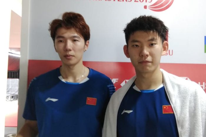Pasangan ganda putra China, Li Junhui/Liu Yuchen, berpose setelah menjalani laga perempat final Indonesia Masters 2019