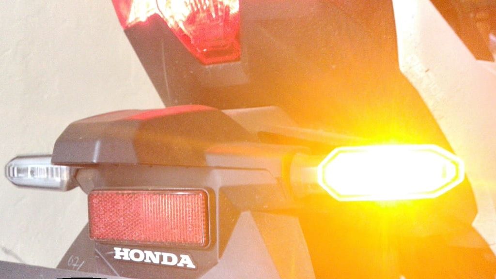 Hanya 3 Langkah Mudah Mencari Penyebab Lampu Sein Motor Nggak Nyala -  Motorplus