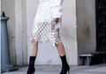 Begini Cara Memadupadankan Rok dengan Sepatu Boots. Stylish Banget!