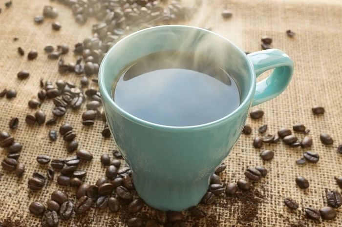 Lebih kaya antioksidan, ternyata minum kopi panas akan berikan banyak manfaat bagi tubuh.