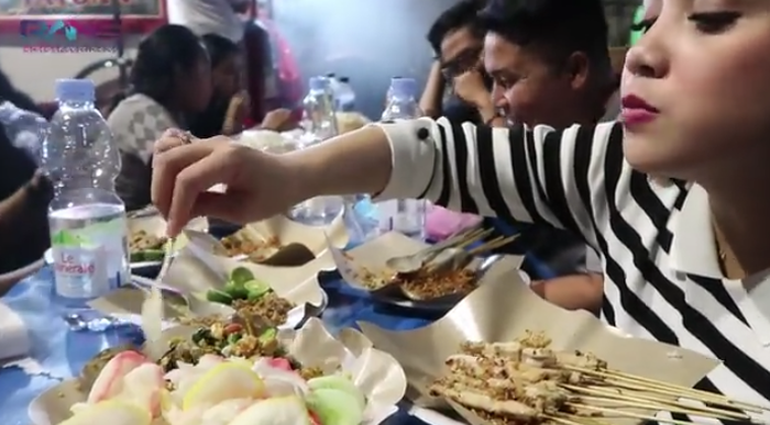 Nagita Slavina makan nasi gila