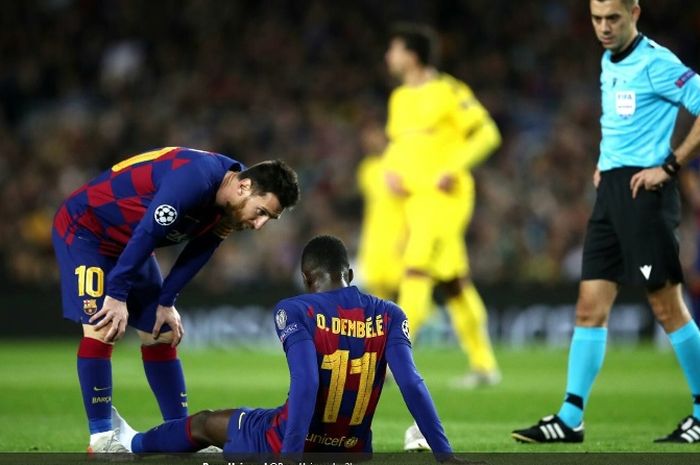 Peneyrang Barcelona, Ousmane Dembele, cedera dalam laga melawna Borussia Dortmund pada Rabu (27/11/2019).