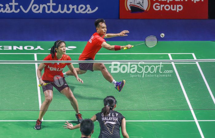 Atlet bulutangkis ganda campuran Indonesia, Hafiz Faizal dan Serena Kani, sedang bertanding di Istora Senayan, Jakarta pada 14 Juni 2022.