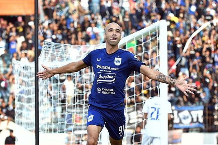 Pemain PSIS Bruno Silva mereyakan golnya ke gawang Arema FC dalam laga pekan ketiga Liga 1 2020 di Stadion Moh. Soebroto, Magelang, pada Sabtu (14/3/2020)