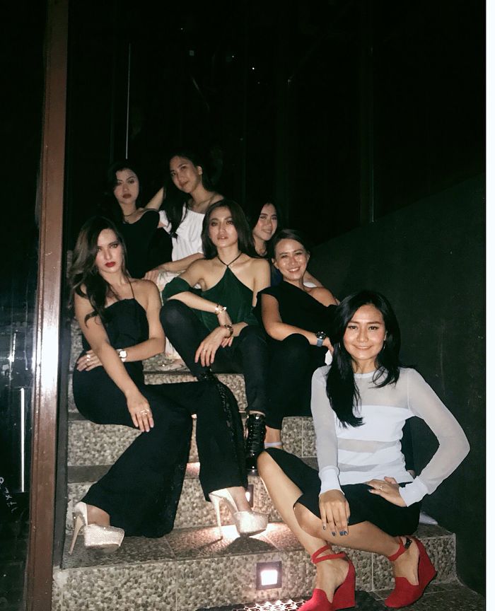Nia Ramadhani, Girls Squad dan kakak iparnya