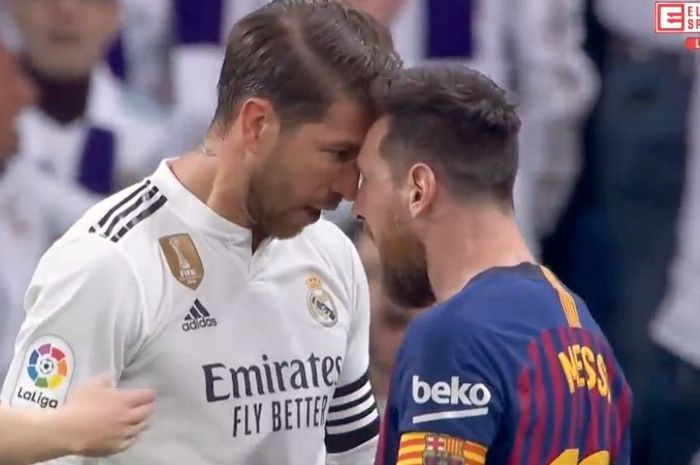 Kapten Real Madrid, Sergio Ramos, berdebat dengan kapten Barcelona, Lionel Messi.
