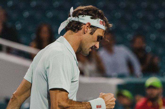Ekspresi Roger Federer saat tampil pada partai semifinal Miami Open 2019 yang digelar pada Jumat (29/3/2019) malam waktu Amerika Serikat.