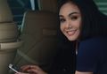 Unggah Foto dengan Dua Anak Tirinya, Yuni Shara Banjir Pujian. Salut!