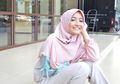 Manisnya Arafah Rianti dengan Outfit Hijab Syar'i Warna Pastel. Bisa Ditiru!