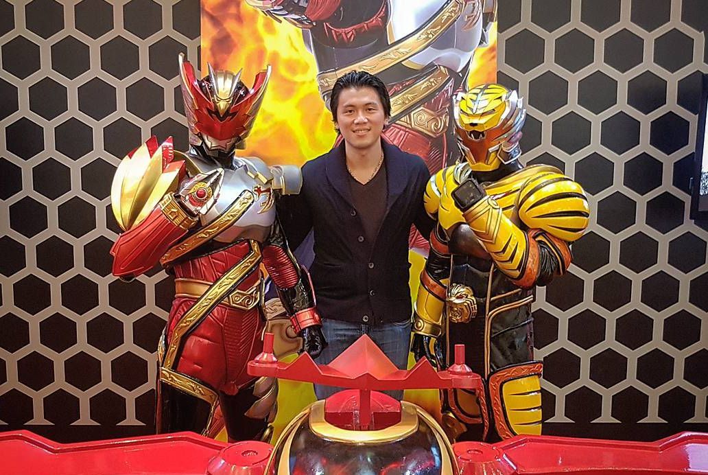 Reino Barack bersama dua karakter Satria Heroes