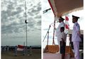 Sebelum 'Beraksi', Bocah Pemanjat Tiang Bendera Ternyata Sedang Dirawat di Tenda Medis