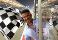 Momen Langka David Beckham saat Kibarkan Bendera Finis di F1 GP Bahrain 2019