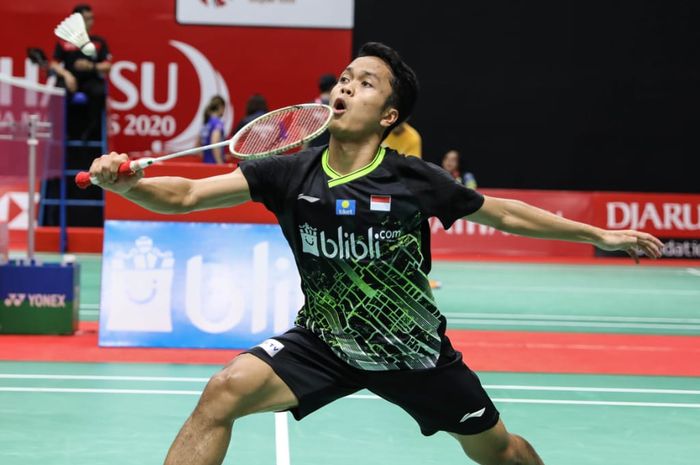 Pebulu tangkis tunggal putra Indonesia, Anthony Sinisuka Ginting, saat bertanding melawan Huang Yu Xiang (China) pada perempat final Indonesia Masters 2020.