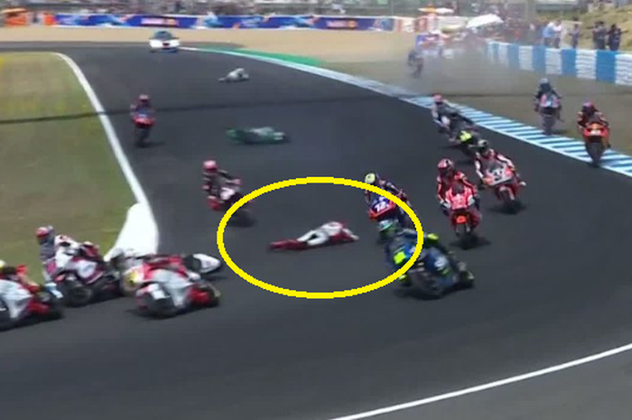 Dimas Ekky terkapar usai crash di tikungan 1 dan 2 Moto2 Spanyol