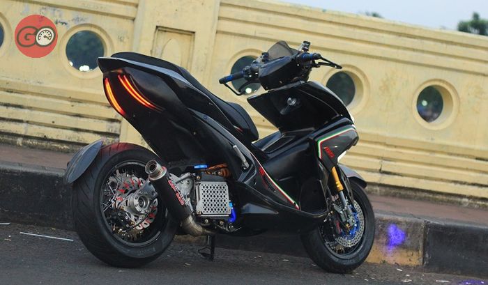 Modifikasi Aerox Putih Lampu Belakang