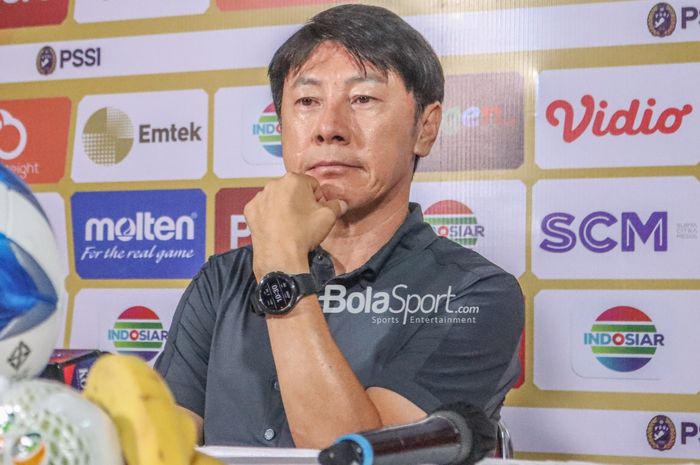 Pelatih timnas U-19 Indonesia, Shin Tae-yong dalam konferensi pers pasca-pertandingan melawan Myanmar, Minggu (10/7/2022)