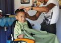 Si Kecil Takut Diajak Potong Rambut? Kenali Penyebabnya Agar Bisa Disiasati