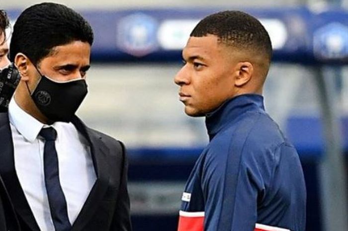 Kylian Mbappe bersama Presiden PSG, Nasser Al-Khelaifi dan pelatihnya, Mauricio Pochettino.