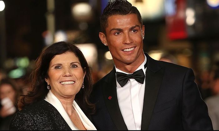 Ibu Cristiano Ronaldo, Maria Dolores dos Santos Aveiro