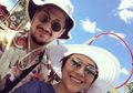 Intip Momen Manis 'Babymoon' Keenan Pearce dan Ghyan di Florida, Warganet: Happy Family!