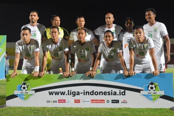 Starter Persela Lamongan saat mengahadapi PS Tira di Stadion Sultan Agung (SS), Bantul, Minggu (28/1