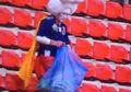 VIDEO - Fan Timnas Jepang Bersihkan Sampah Stadion di Piala Dunia Wanita 2019