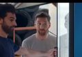 Video - Lionel Messi Vs Mohamed Salah, Rebutan Minuman Kaleng di SPBU
