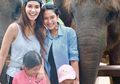 Pamer Foto Naik Gajah, Happy Salma dan Marsha Timothy Dihujani Kritikan