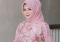 8 Dress Pink Untuk Kondangan yang Manis & Ayu ala Selebgram Hijab