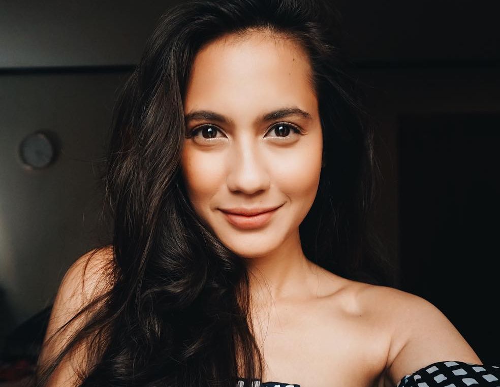 Pevita Pearce Punya 6 Gaya Seru Buat Tampil Kece Saat Musim Hujan Tiru Yuk Semua Halaman Cewekbanget