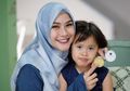 Anak Zaskia Mecca Bermain dengan Barang "Mewah" Ini, Warganet Justru Khawatir!