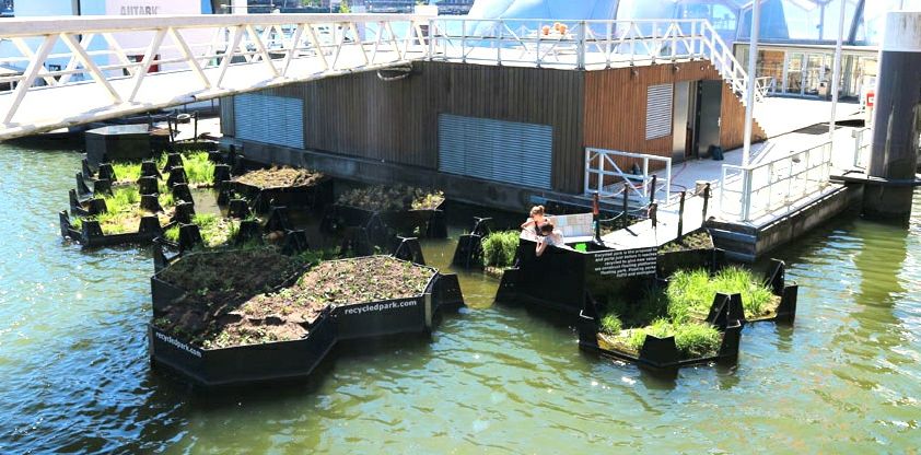 Taman apung dari sampah plastik di Rotterdam