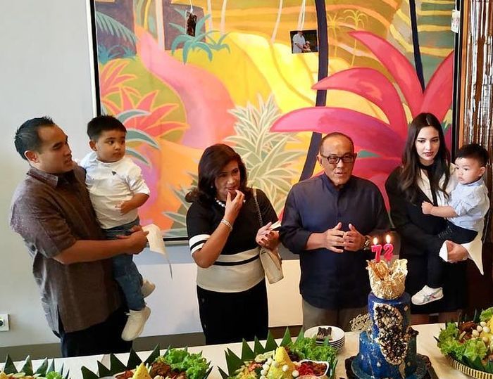 Penampilan Nia Ramadhani, Ulang Tahun Aburizal Bakrie