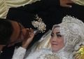 Unik! Sering Bertengkar di Komentar Facebook, Pasangan Ini Malah Menikah